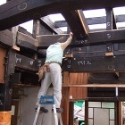 従前建物の解体前には大工が骨組みに番付(附号)を描き込んでいきます それをもとに再び組み上げることができます 従前建物の解体前には大工が骨組みに番付(附号)を描き込んでいきます それをもとに再び組み上げることができます