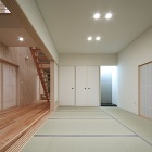 宿泊用に布団を並べて敷きやすい和室のつくりです 宿泊用に布団を並べて敷きやすい和室のつくりです