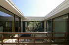 ATELIER O2|北海道・札幌の設計... Circleの中庭テラスの写真。周囲の殺...