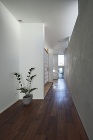 外に閉じて内に開く家/茨木市 - 建築実...