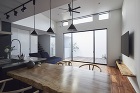 外に閉じて内に開く家／茨木市 - 建築実...