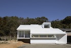 森との境界面の建築：起伏に富む周辺環境と... _src/47270/rna1.jpg