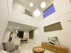 - コスモ建設 https://www.cosmokensetsu.co.jp/wp/wp-content/uploads/2021/05/sapporo-maeda-rubimh-night-living-5.jpg