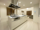 - コスモ建設 https://www.cosmokensetsu.co.jp/wp/wp-content/uploads/2021/05/sapporo-maeda-rubimh-night-kitchen-2.jpg