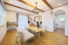 お気に入りの雑貨で彩るあたたかい漆喰の家... https://goodliving-g.jp/wp/wp-content/uploads/2017/11/MG_0347-1.jpg