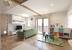 IKEA家具をたくさん使ったポップでかわ... 扉も廊下もない大きな空間