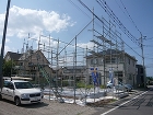 ノルディックホワイトを基調としたカバード... 建て方
