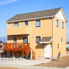 明るいオレンジの外観の床蔵付き住宅|群馬... 外装