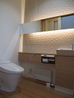 自由設計 栗駒建業の施工例 自然と共存す... 1階トイレ