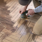 小型サンダーによる研磨