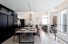 自然光が降りそそぐ中庭のある家 | 建築... アトリウム atrium ダイニングキッ...