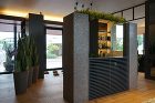 ビールストーン - 家具に施工 | - ... 黒色のビールストーン、ミラー骨材入り目隠...