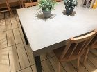 モールテックス - パン屋さんのディスプ... モールテックスグレーのテーブル。六本木の...