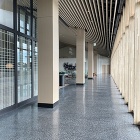 施設内の床に施工したテラクリスタ入りのビールストーン床