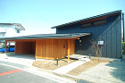 注文住宅｜鎌倉材木店の施工例｜株式会社鎌... https://kama-kura.com/works/assets_c/2020/06/1sekoure20200605-thumb-556x372-1250.jpg