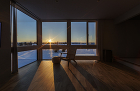 写真:夕日を眺める絶景リビングの家 写真:夕日を眺める絶景リビングの家