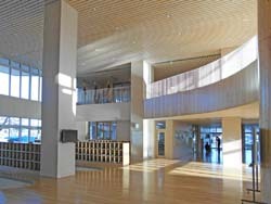 五戸小学校　児童昇降口