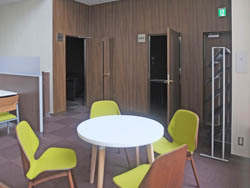 岩手銀行　根城支店　応接室前ラウンジ