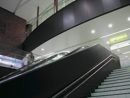 みなとみらい線　馬車道駅　駅舎内装