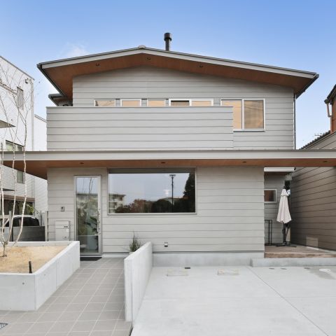 ワイドスパンを活かしたアトリエと薪ストーブのある住空間? アイキャッチ画像