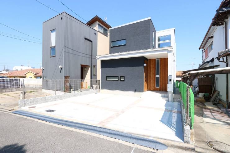 吹き抜けのリビングでbr家族の会話が弾む家