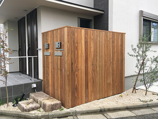 ウ玄関わきに設置したプライベート空間