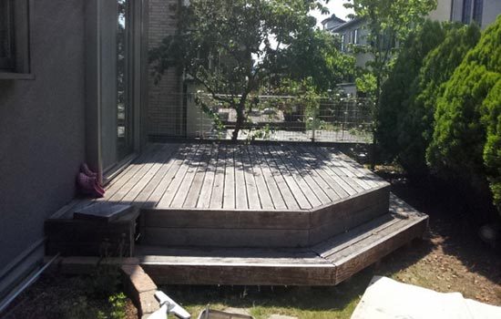 レッドシダー材ウッドデッキのメンテナンス1