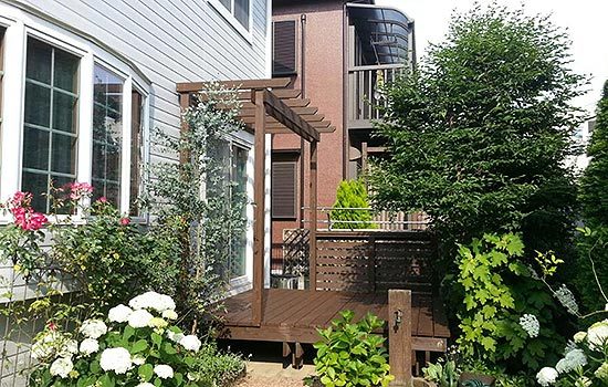 抗菌木材（杉）のパーゴラウッドデッキ２