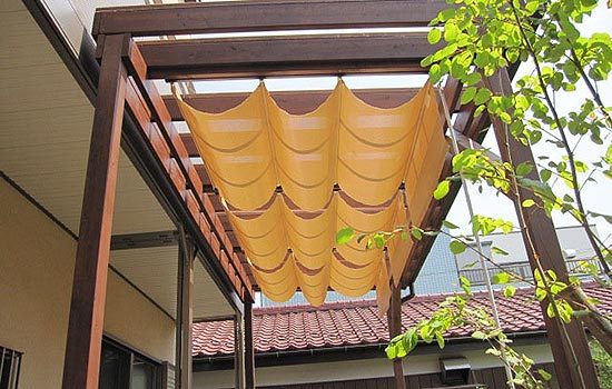 日よけ付パーゴラとウッドデッキ２