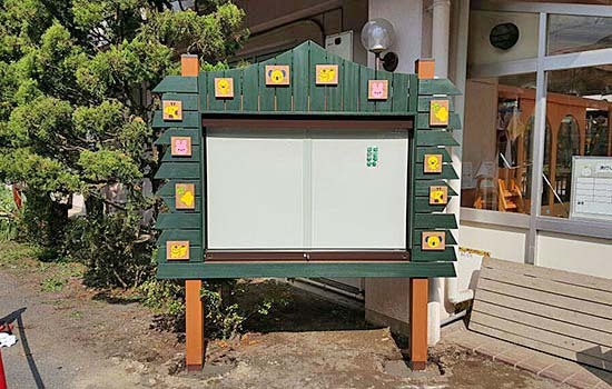 絵柄入りのパネルを取り付けて完成