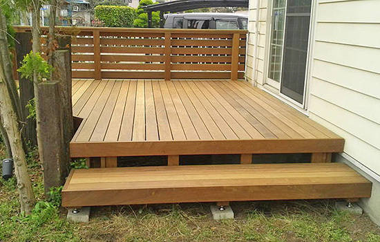 イペ材の横板ウッドデッキ