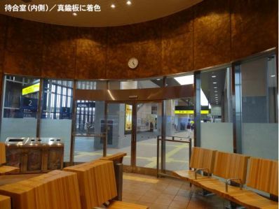 新高岡駅待合室　壁面パネル