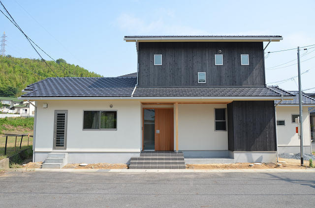 玉島乙島の二世帯住宅 ヴァンクス１級建築...