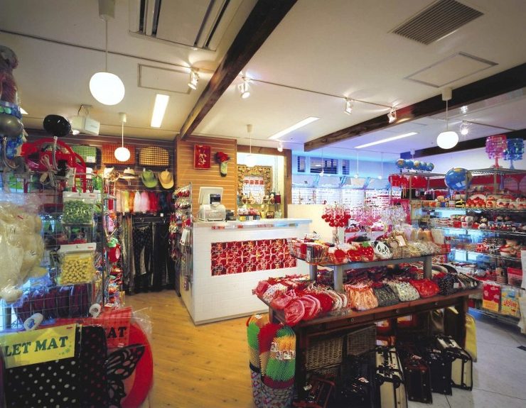 宇宙百貨エスト店他（雑貨店）