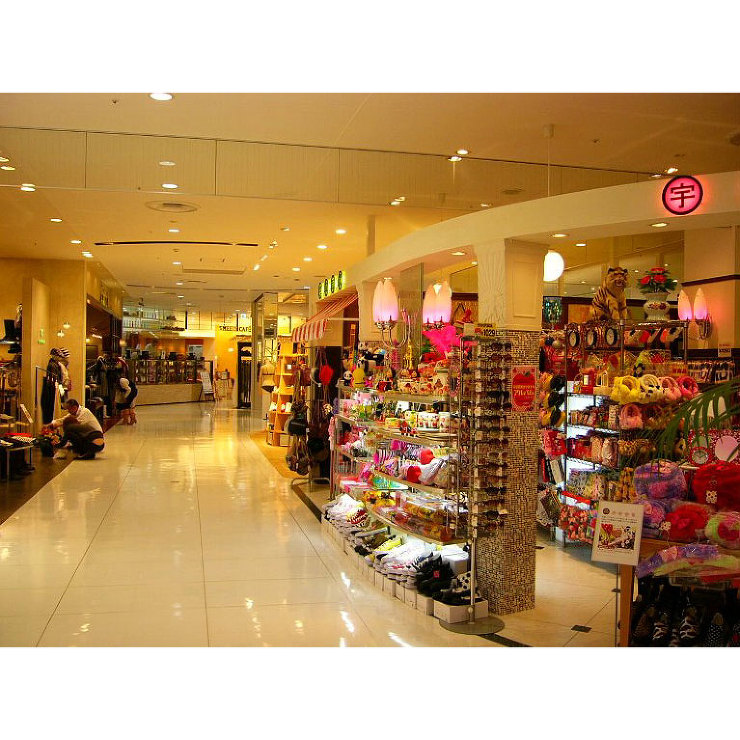 宇宙百貨エスト店他（雑貨店）