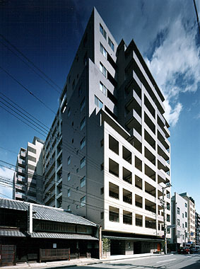 ルネスピース四条烏丸 / 株式会社LIV...