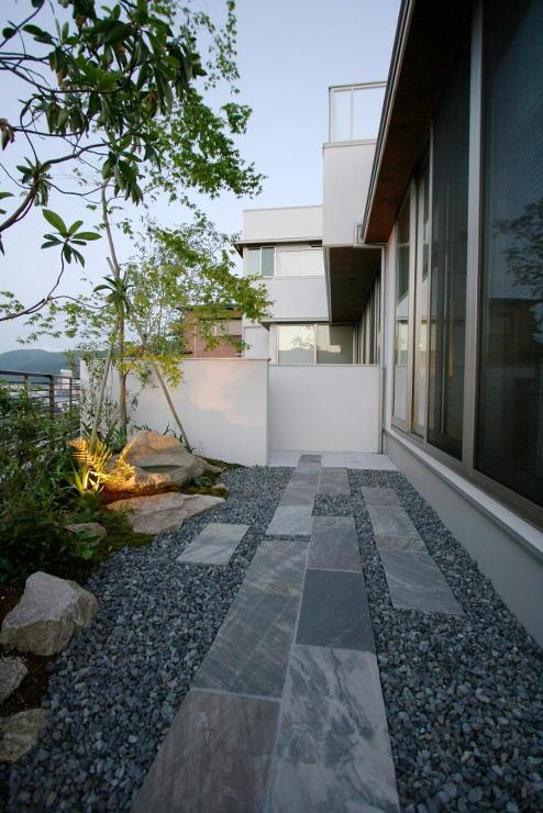 ファサード＆アプローチ施工例 by garden & exterior en