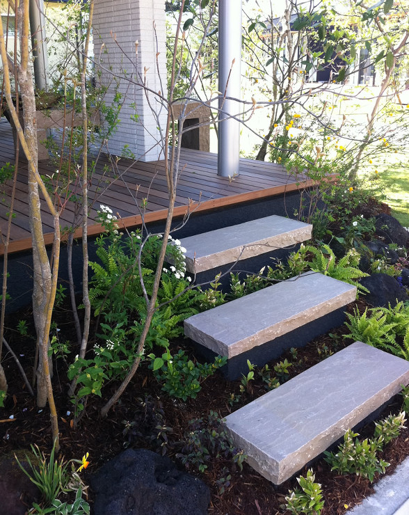 ファサード＆アプローチ施工例 by 積水ハウス「イズ・ロイエ」展示場