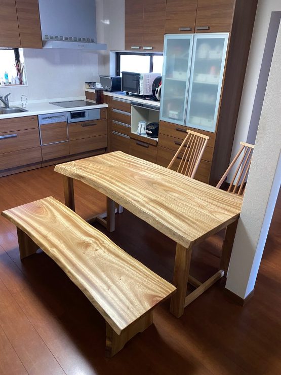 銘木の一枚板にこだわる鳳山堂のページ