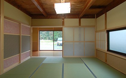 写真：母の部屋越しに広縁を見る