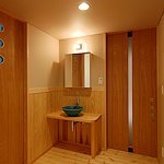 写真：主寝室内の洗面コーナー