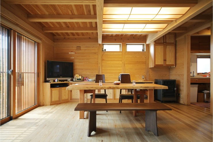 木に包まれた暮らし（新・あぜくらの家） ...