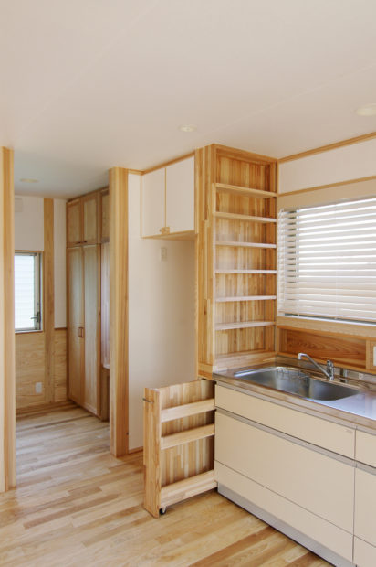 光と空気の流れる格子の家 | 施工事例