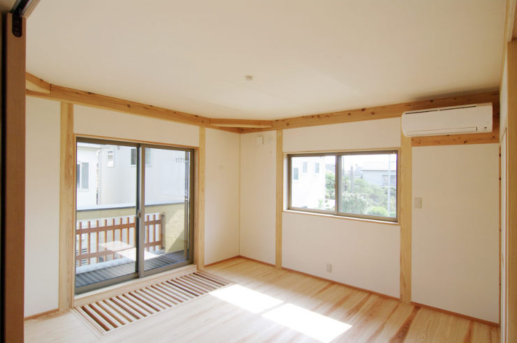 光と空気の流れる格子の家 | 施工事例