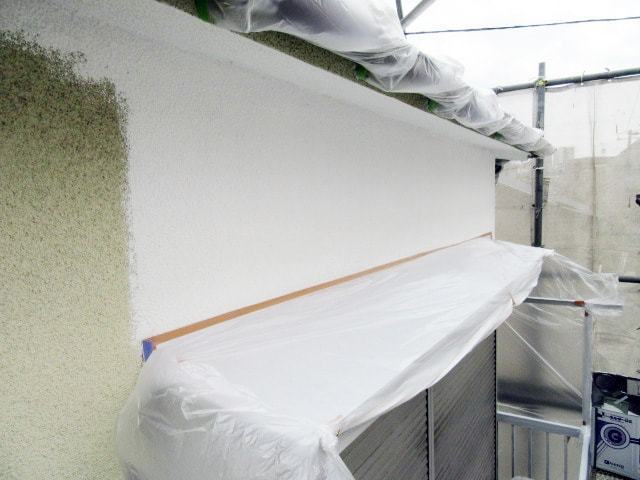 外壁洗浄後、下塗り微弾性フィーラー材状況