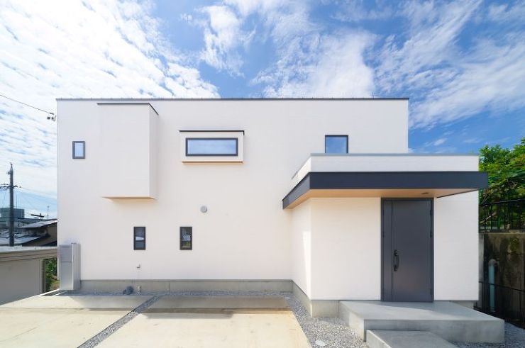 空間の広がりと落ち着きが共存する心地よい住まい アイキャッチ画像