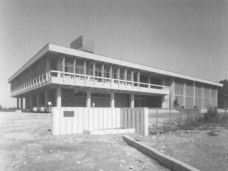 富山県立図書館