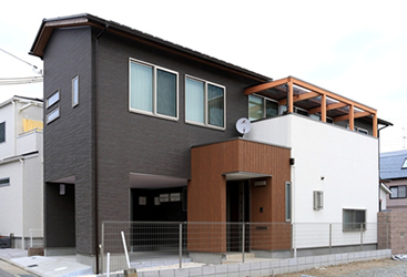 都市型セミ二世帯住宅