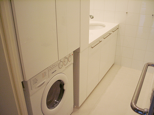 三田綱町のホワイトハウス　洗面室