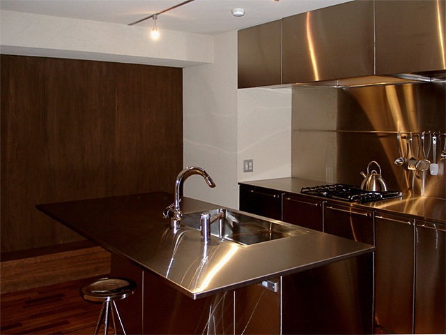 月島の屋形船　台所